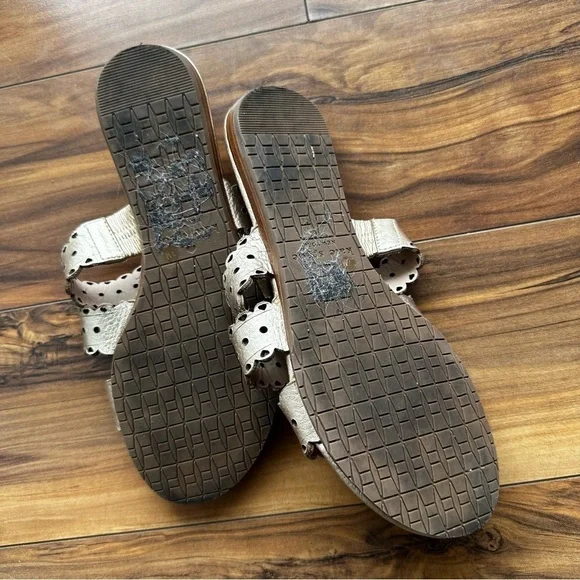 Kate Spade Women's Gold lazer cut strap leather Sandals 7 - Picture 6 of 6